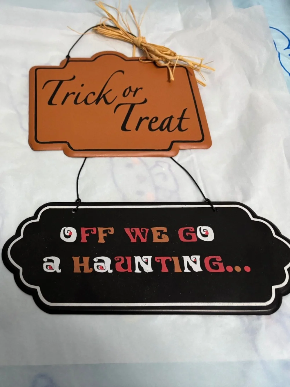 Four (4) mini Halloween signs. NWOT
